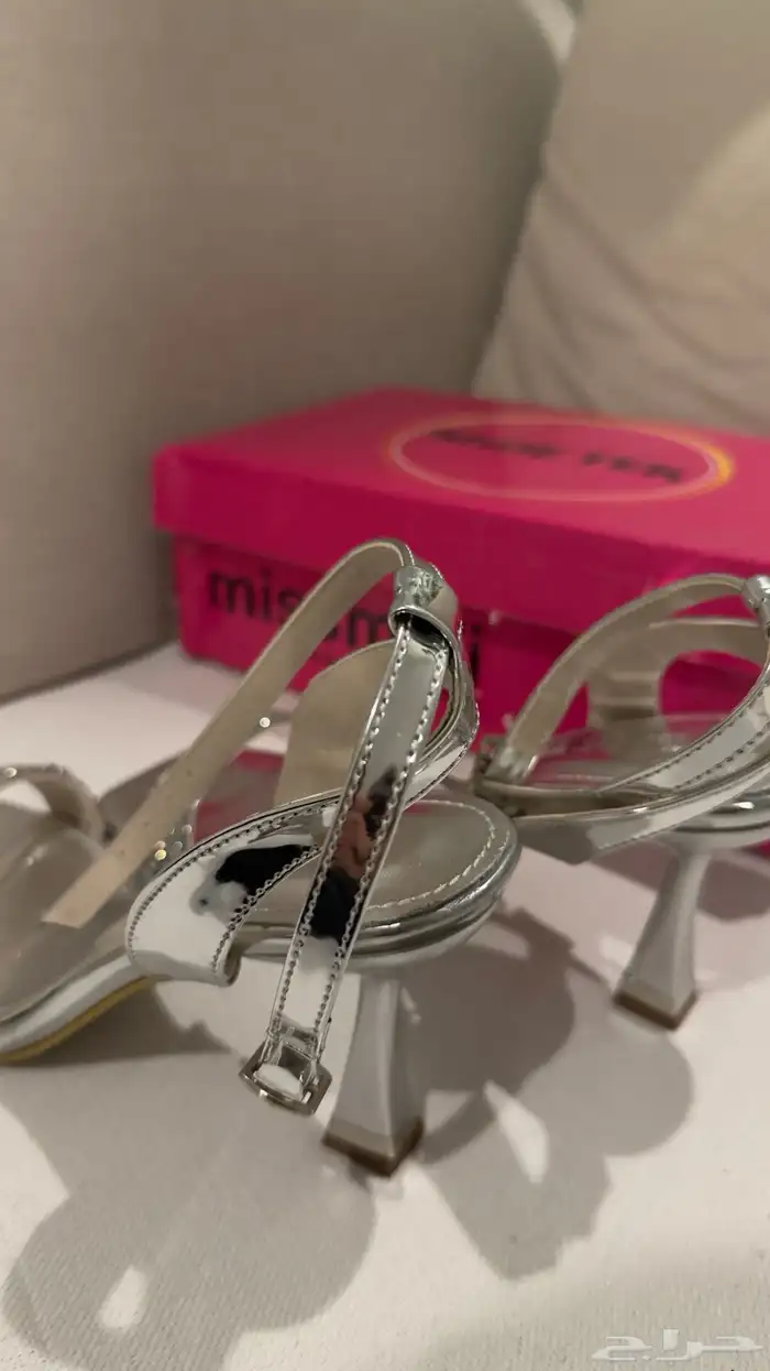 صندل كعب بدون مقابل 4