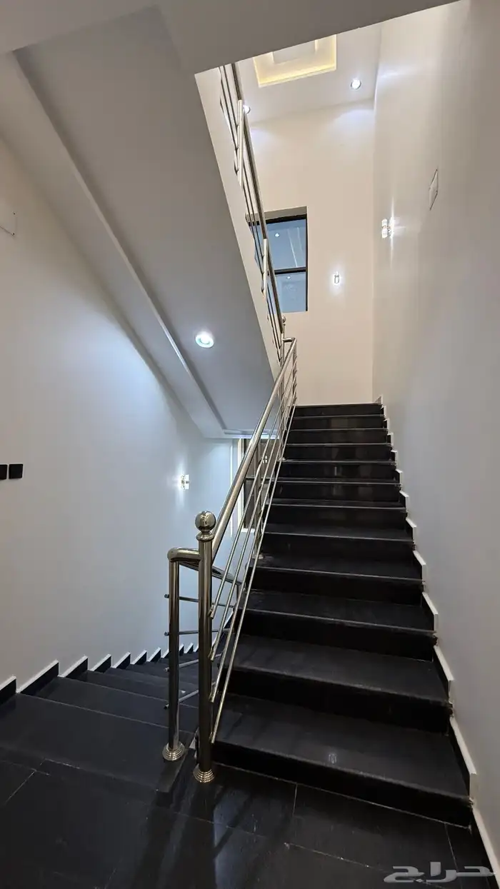 للبيع شقق ارضيه وارواف علويه بسعر 550 الف شمال الخميس 25