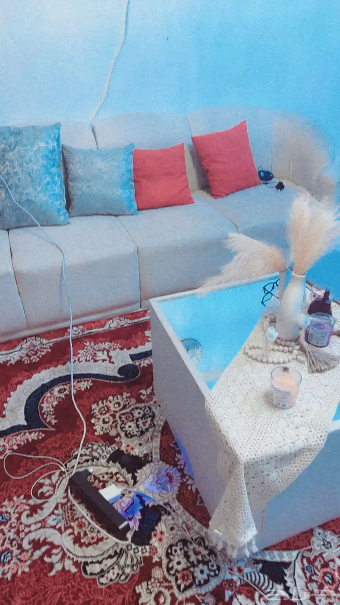 كنب للبيع مع الطاوله ب400والمكيت ب150 3