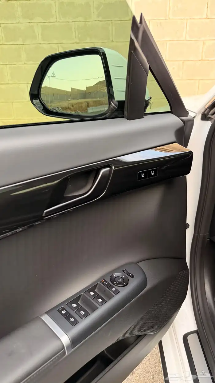 ازيرا 2023 ( بنزين 6V ) فل اوبشن مواصفات خاصه بحالة الوكالة 10