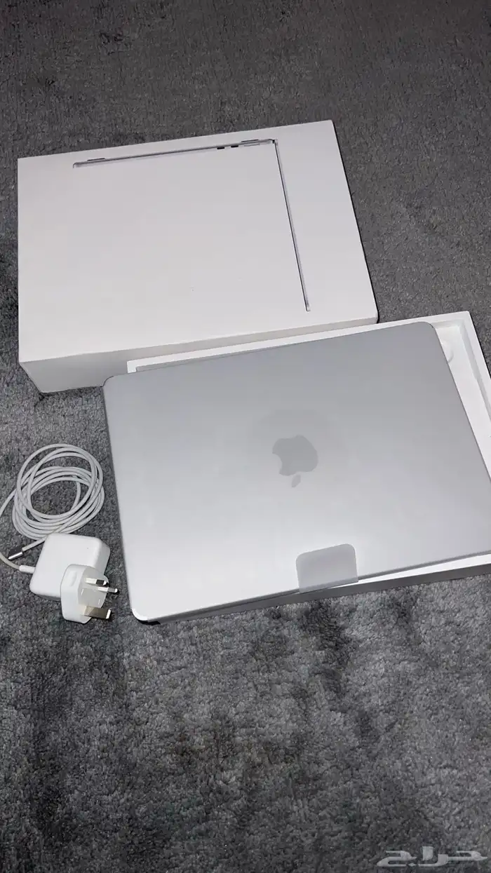 للبيع ايباد برو 11 انش الجيل الرابع وماك بوك أير M2 5