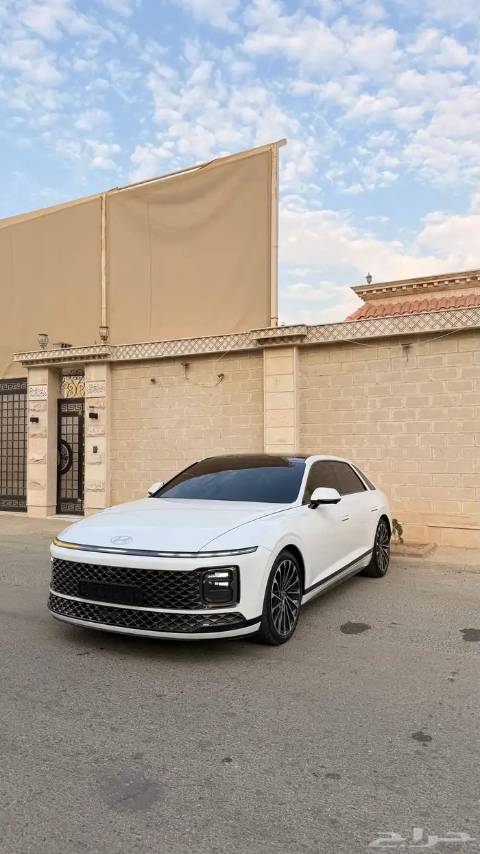 ازيرا 2023 ( بنزين 6V ) فل اوبشن مواصفات خاصه بحالة الوكالة 1