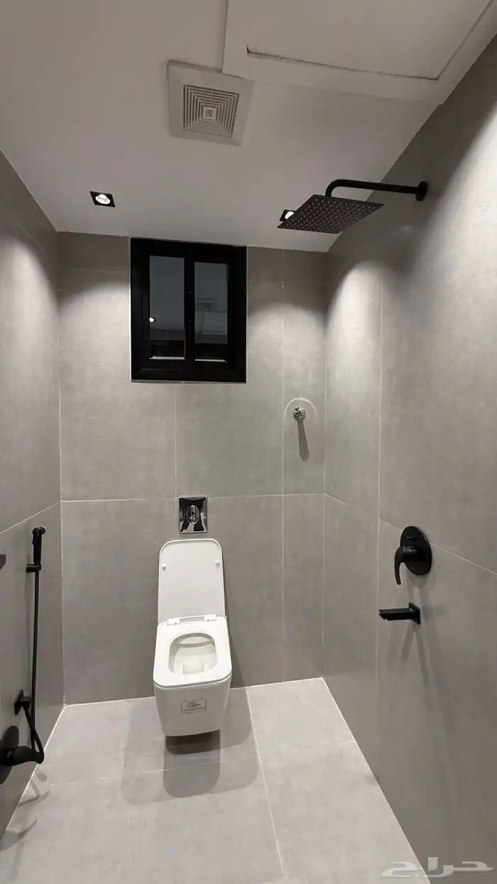 للبيع شقق علويه بحى الراقى خميس مشيط على شارع 25 م 13