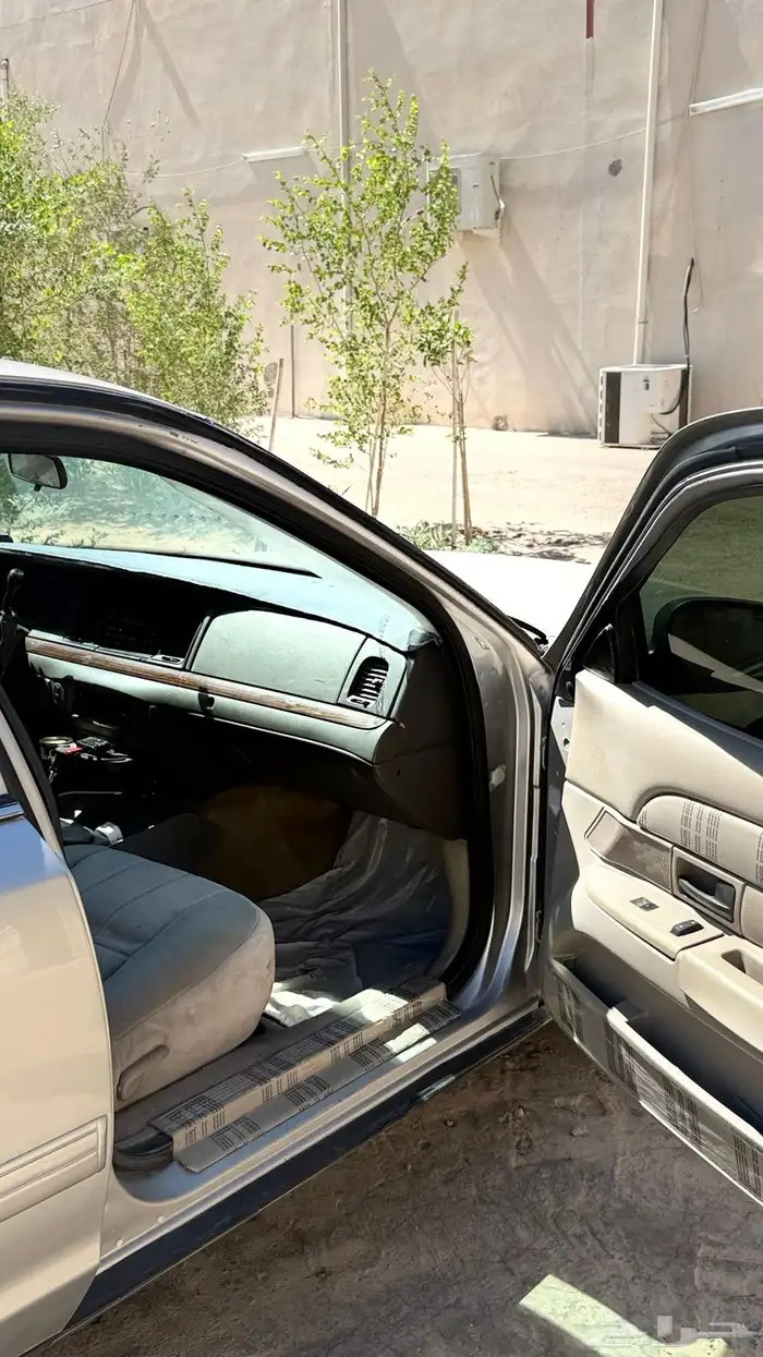 للبيع فورد فكتوريا 2009 9