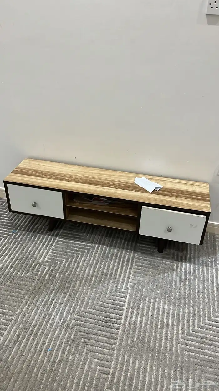 فرن غاز شغال و طاولة شاشه 1