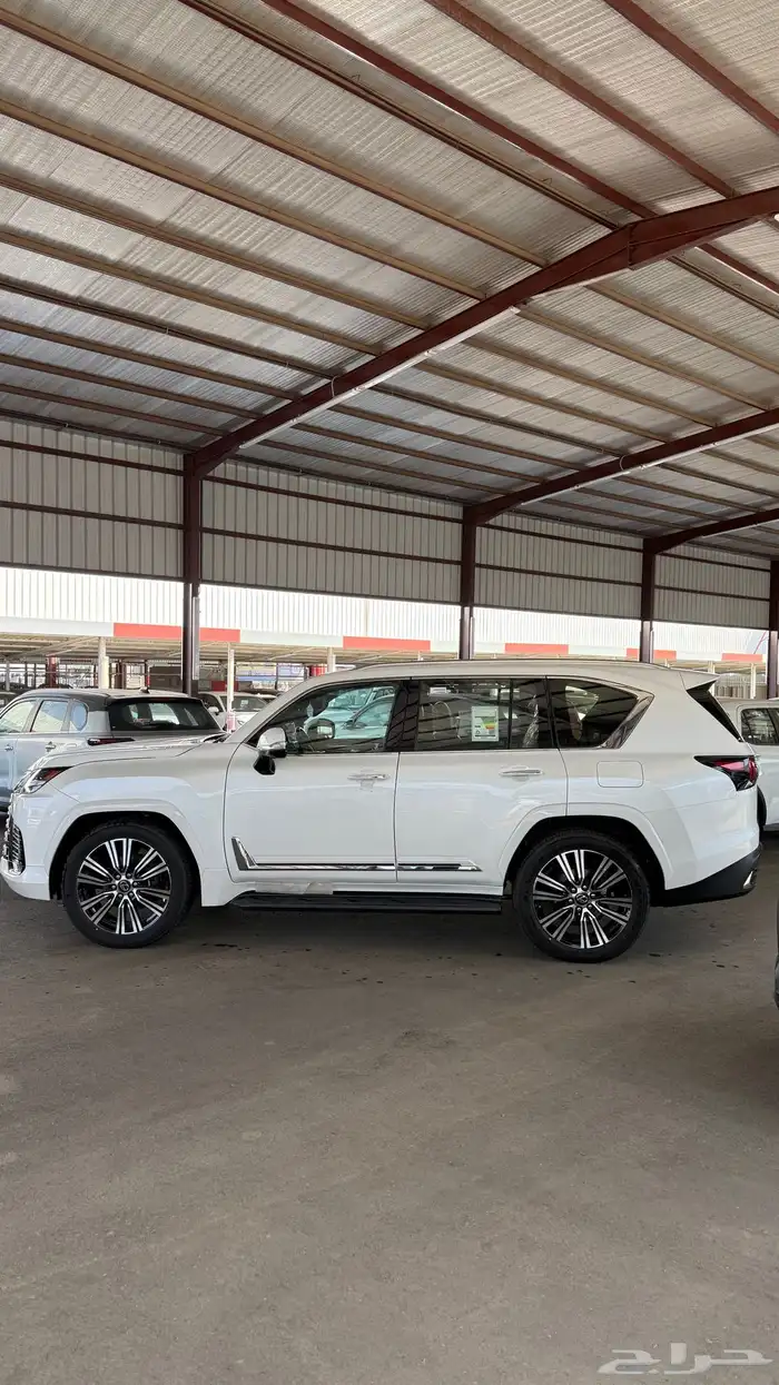 لكزس LX600BBموديل 2024 اصفار 5