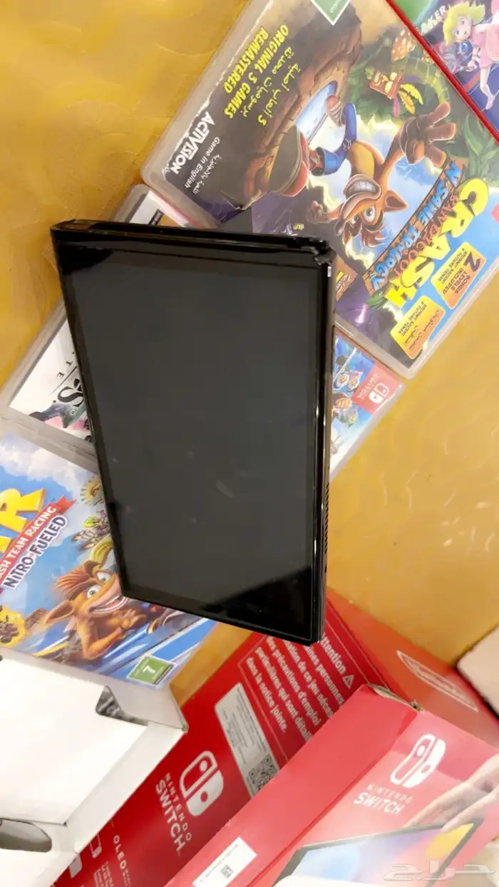 أحدث إصدار من عائلة أجهزة نينتندو سويتش  ويتميز بشاشة OLED 0