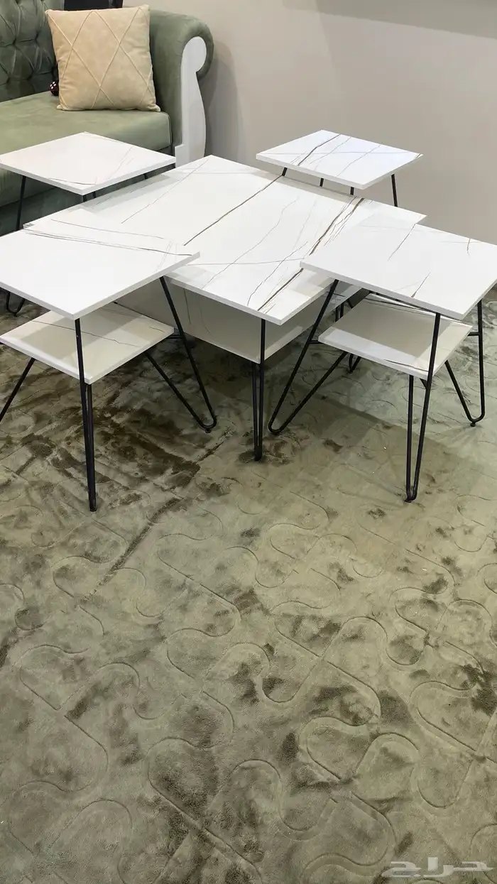 طاولة مربع مع 4 طاولات خدمه 3