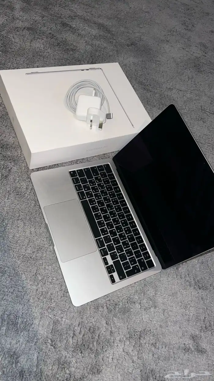 للبيع ايباد برو 11 انش الجيل الرابع وماك بوك أير M2 4