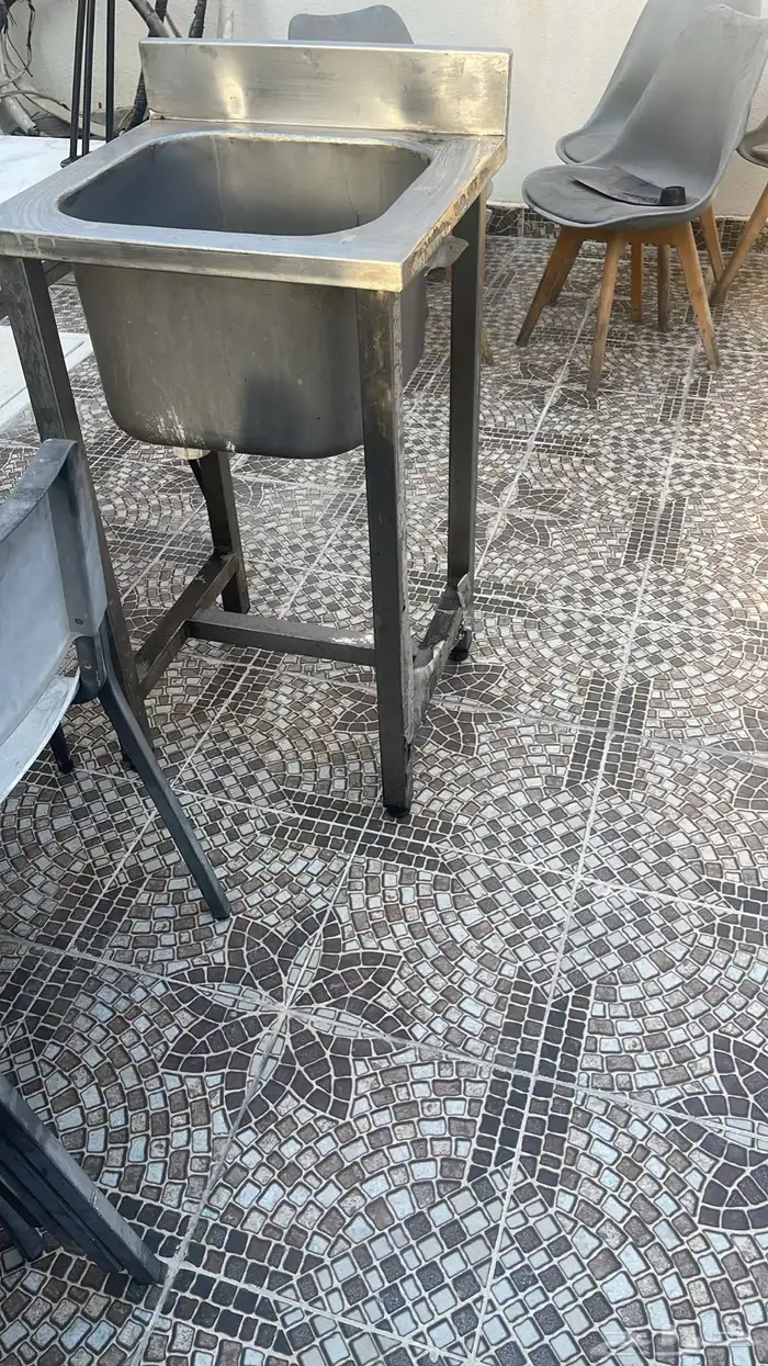 اجهزة مطعم ومكيف سبليت وكوايه ومكينة لقيمات وفرن كهربائي 8