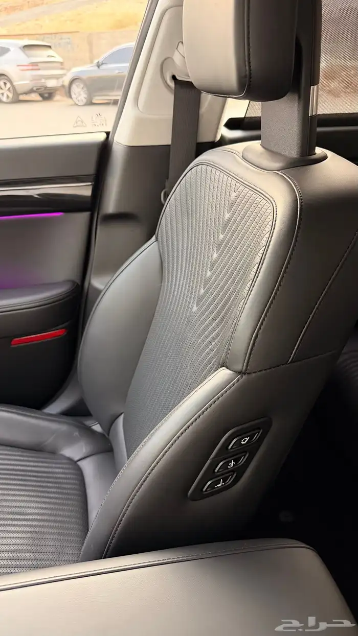 ازيرا 2023 ( بنزين 6V ) فل اوبشن مواصفات خاصه بحالة الوكالة 25