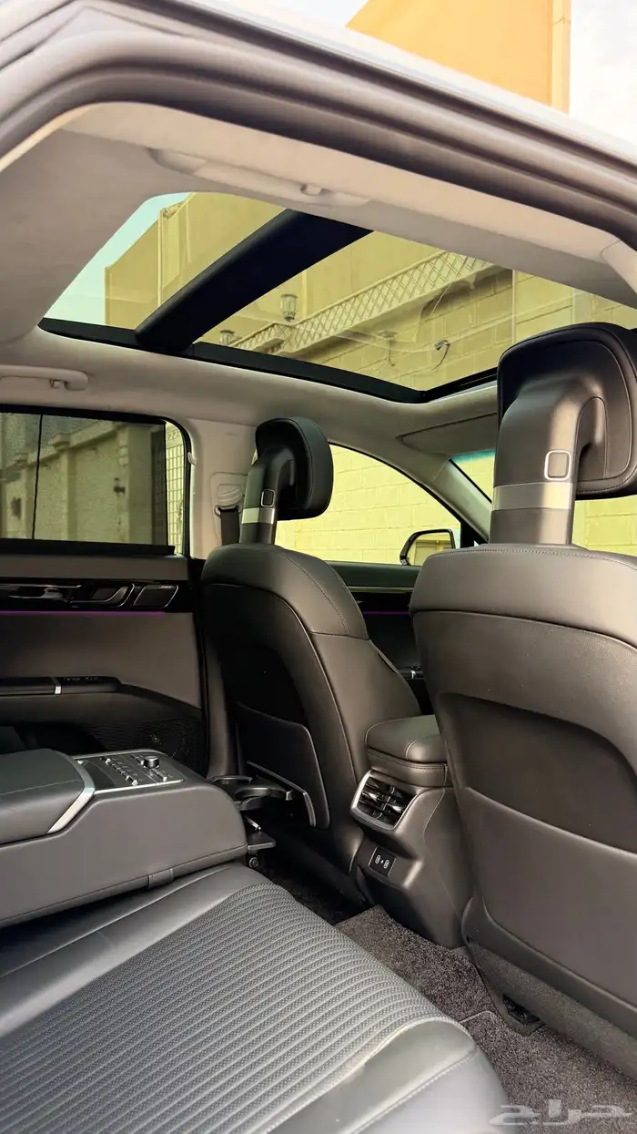 ازيرا 2023 ( بنزين 6V ) فل اوبشن مواصفات خاصه بحالة الوكالة 35