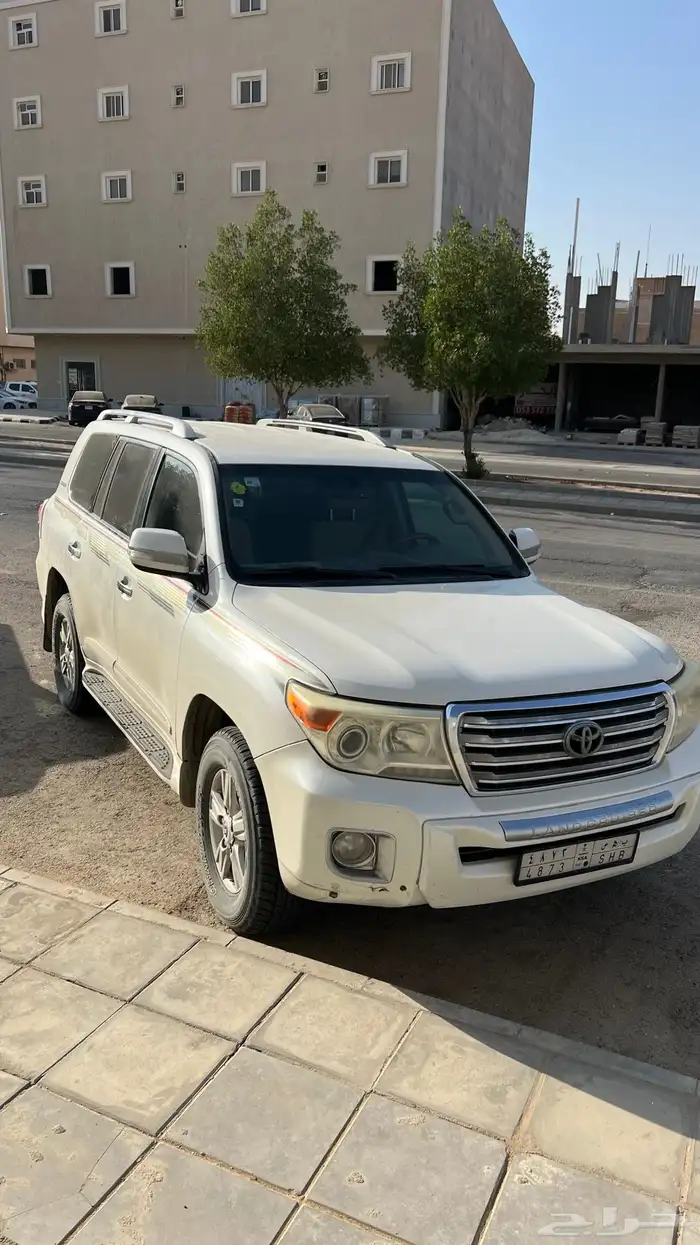 لاندكروزر ابييض 2014 0