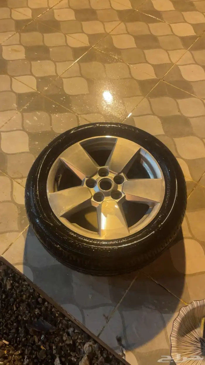 جنط سبير مبليا ما نمشى عليه له شهرين على السوم مع الكفر 0