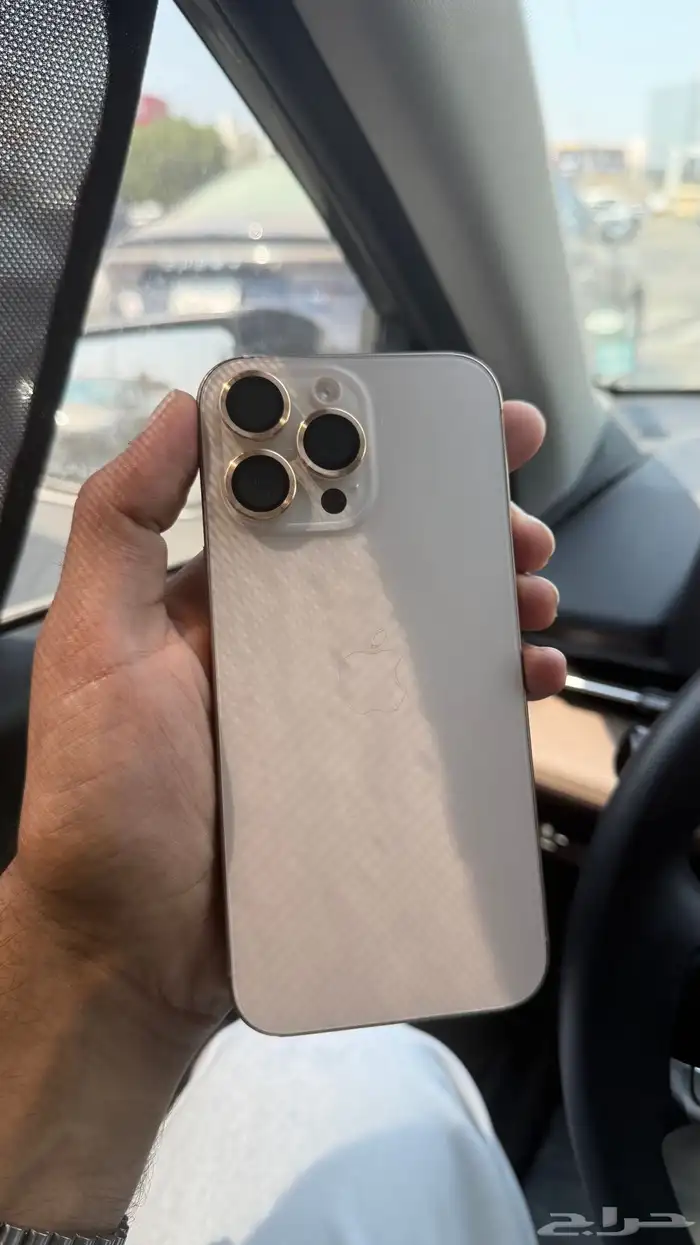 ايفون 16 برو ماكس 256 صحراوي جديد عليه حماية وكرتون و شاحن 4