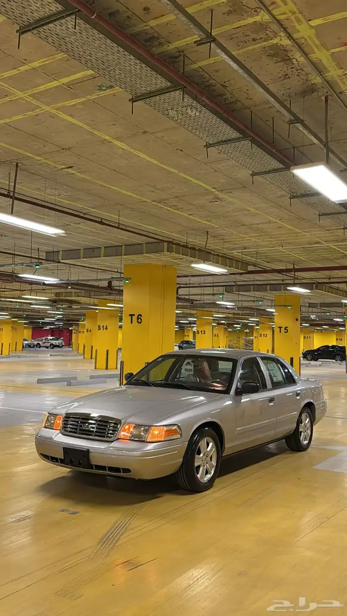 فورد كراون فكتوريا 2011 1