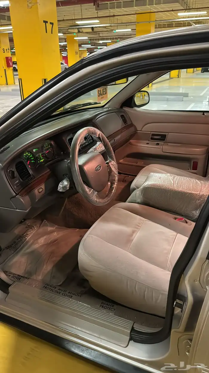 فورد كراون فكتوريا 2011 4