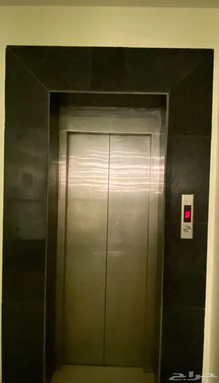 شقه فاخره للإيجار بحي اشبيليه 4