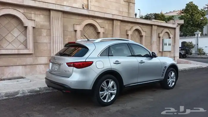انفنتي QX70 سعودي 2019 بودي بلد بحالة الوكاله 2