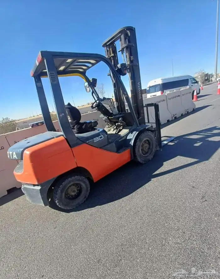فوركلفت رافعة للايجار رافعه شوكيه 9