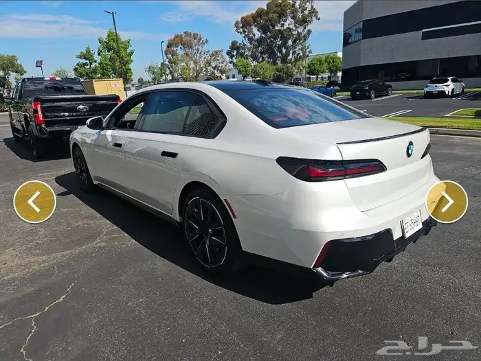 BMW 740i 2025 بحالة الجديد 5