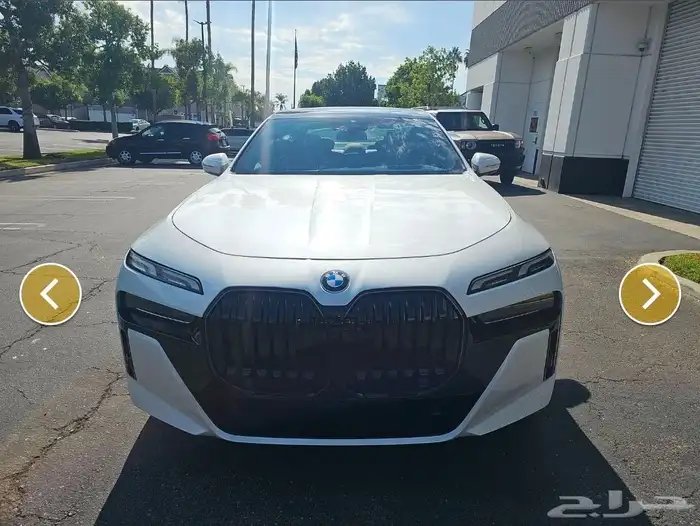 BMW 740i 2025 بحالة الجديد 1