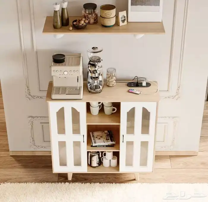 طاولة قهوة خشبية بتصميم مودرن وأبواب زجاجية للتخزين. 1