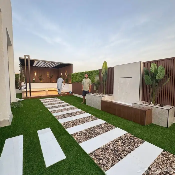 عشب وديكورات وشلالات وغرفة قزاز 16