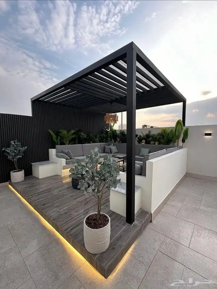 عشب وديكورات وشلالات وغرفة قزاز 11