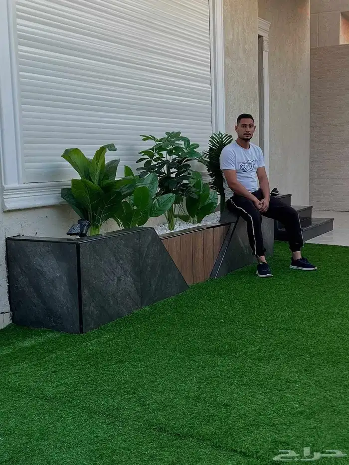 عشب وديكورات وشلالات وغرفة قزاز 8