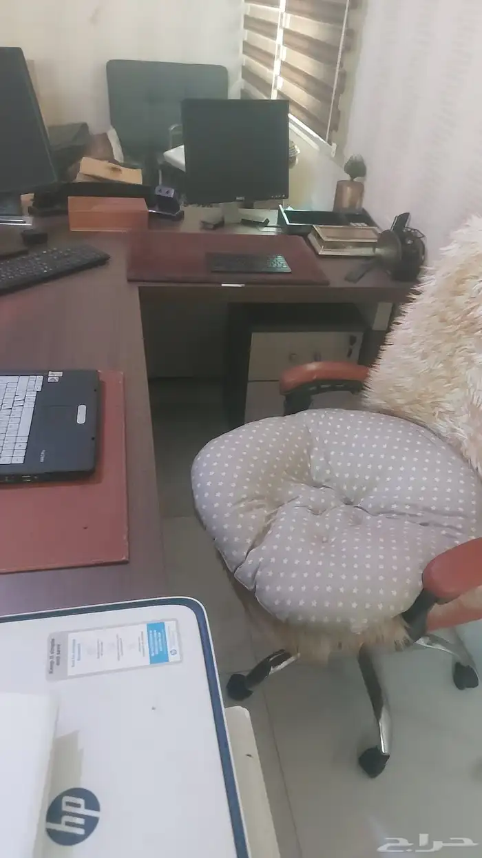 الصامل مكيفات سبليت شبه جديد للبيع ومكتبين وملحقاته وشاشة 7