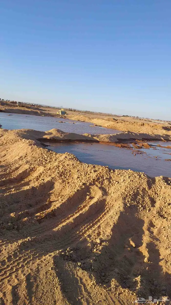 تربة_دفان_مواد كسارة بسكورز _صبيظ_حجر _وغيرهاتبوك ضباء ونيوم 17