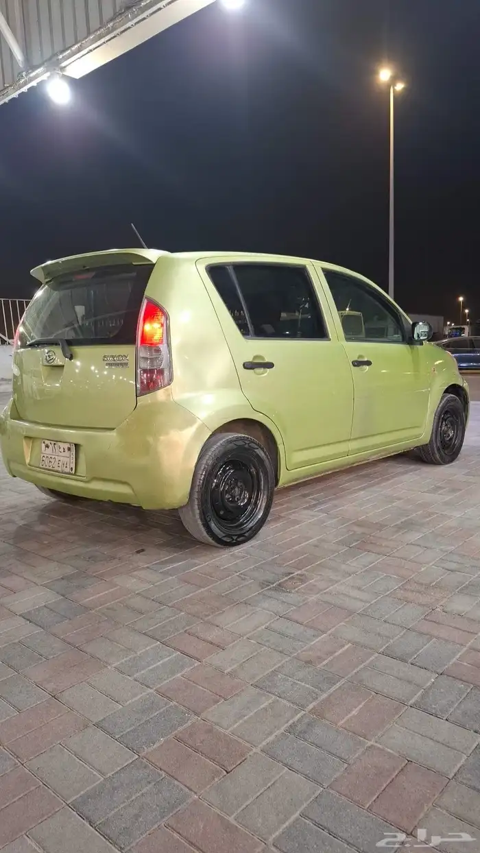 للبيع دايهاتسو مديل 2005 4