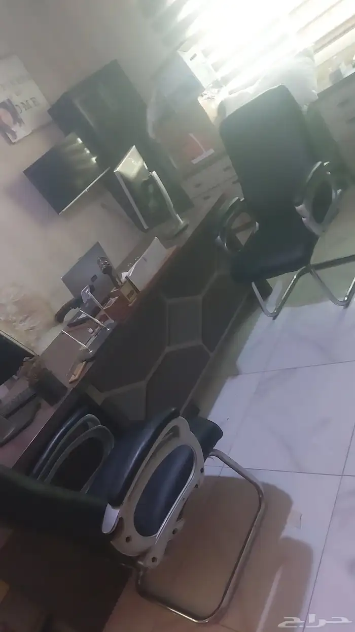 الصامل مكيفات سبليت شبه جديد للبيع ومكتبين وملحقاته وشاشة 8