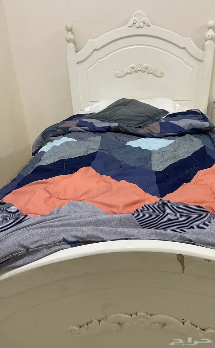 سرير خشب جودة ممتازة اللون ابيض مقاس متر وعشرين في مترين 0