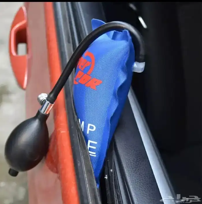 فتح اقفال السيارات المقفلة عليها 1