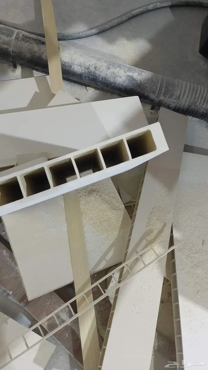 مواد خام ابواب WPCباسعار تنافسية واقل من سعر السوق ويوجد قشر 1