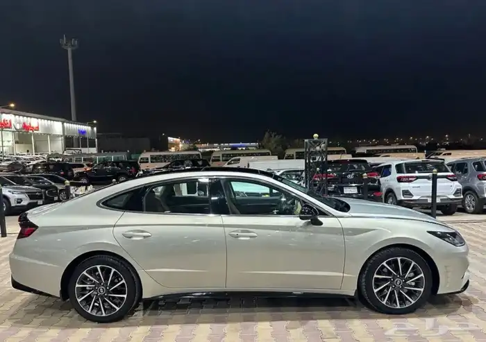 هيونداي سوناتا موديل 2023 نص فل نضيف جدا 3