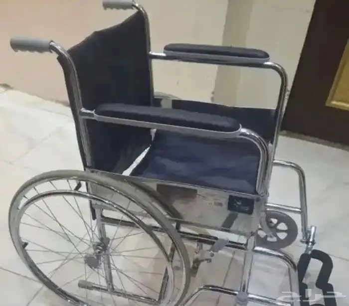 كرسي متحرك نظيف وجديد 0