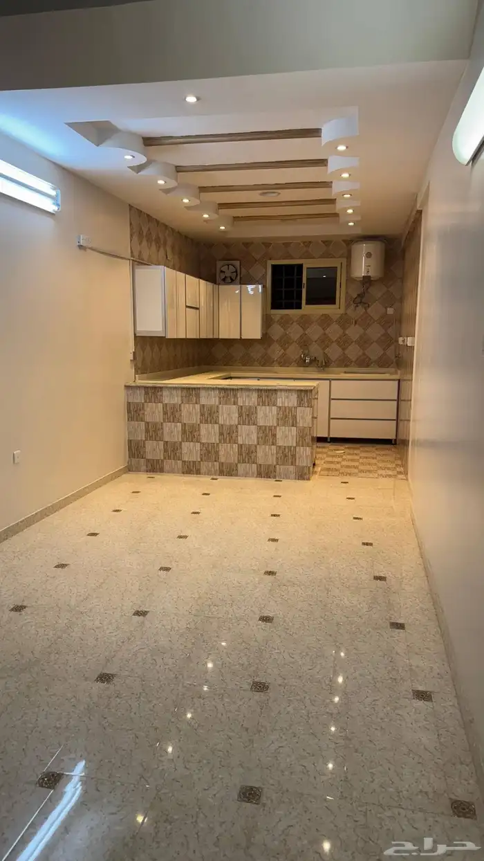 للايجار دور علوي بحي سلطانه 18