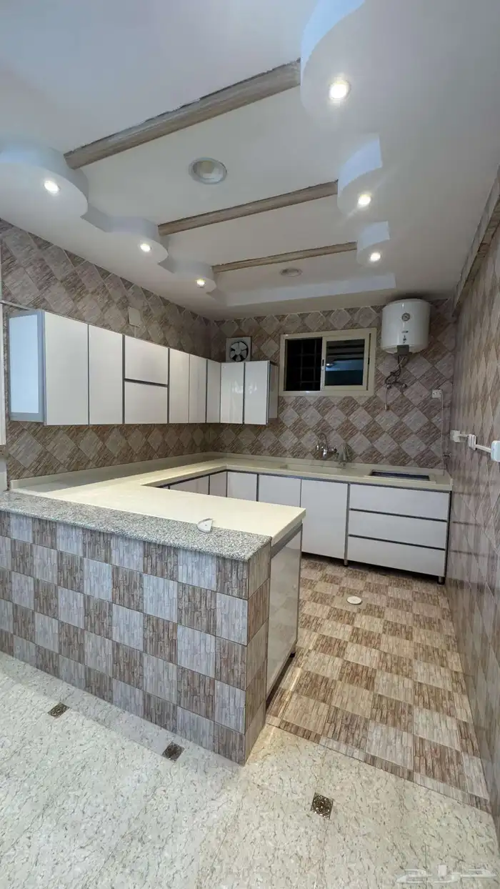 للايجار دور علوي بحي سلطانه 16