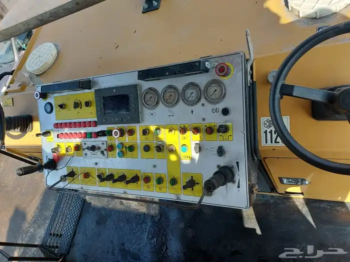 كشاطة اسفلت 2012 مخزن بطاقة جمركية ساعات العمل 4000ساعة 3