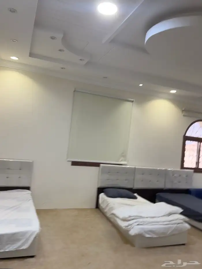 ابواب خشبية وأثاث مستعمل وأدوات صحية للبيع 1