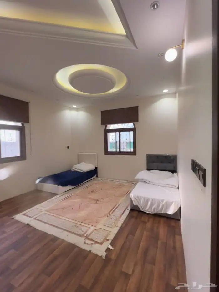 ابواب خشبية وأثاث مستعمل وأدوات صحية للبيع 0