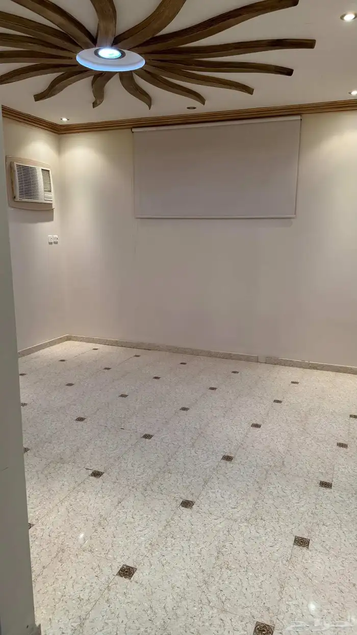 للايجار دور علوي بحي سلطانه 21