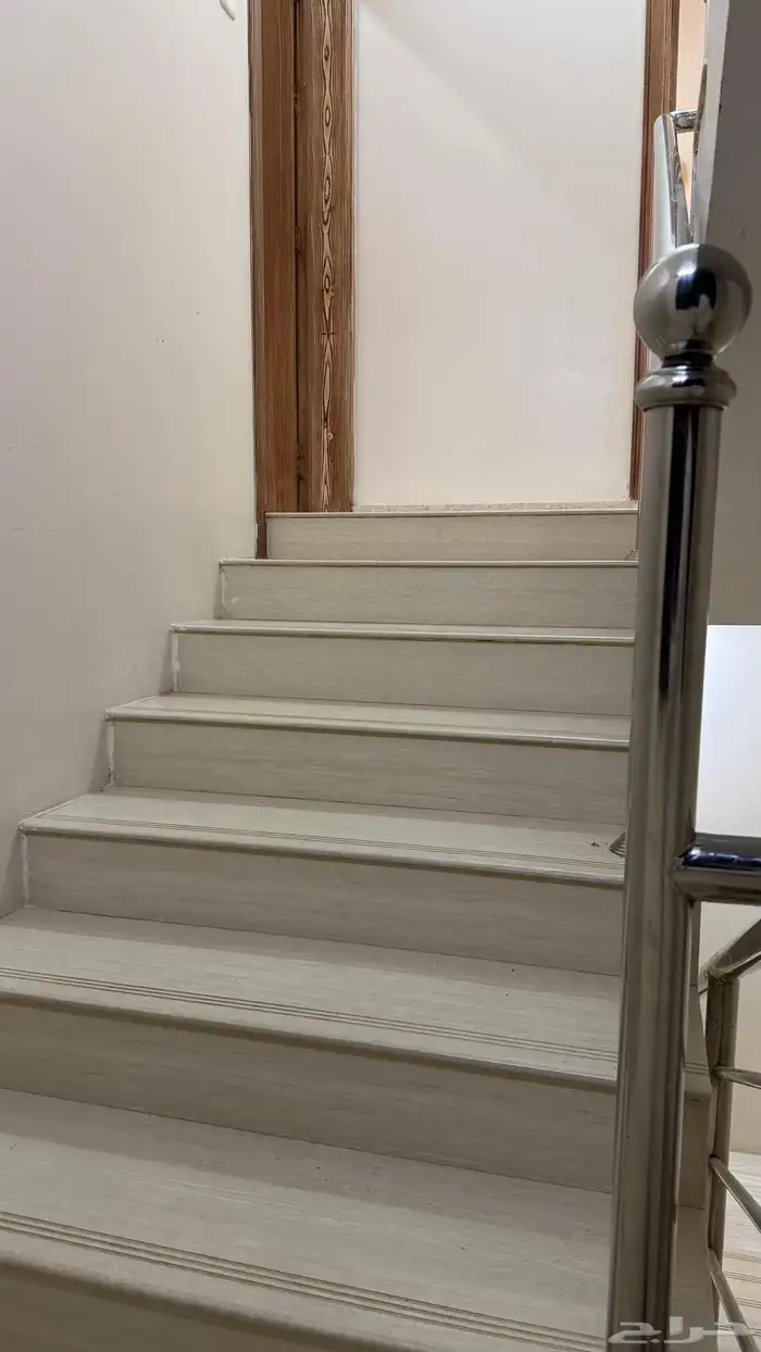 للايجار دور علوي بحي سلطانه 25