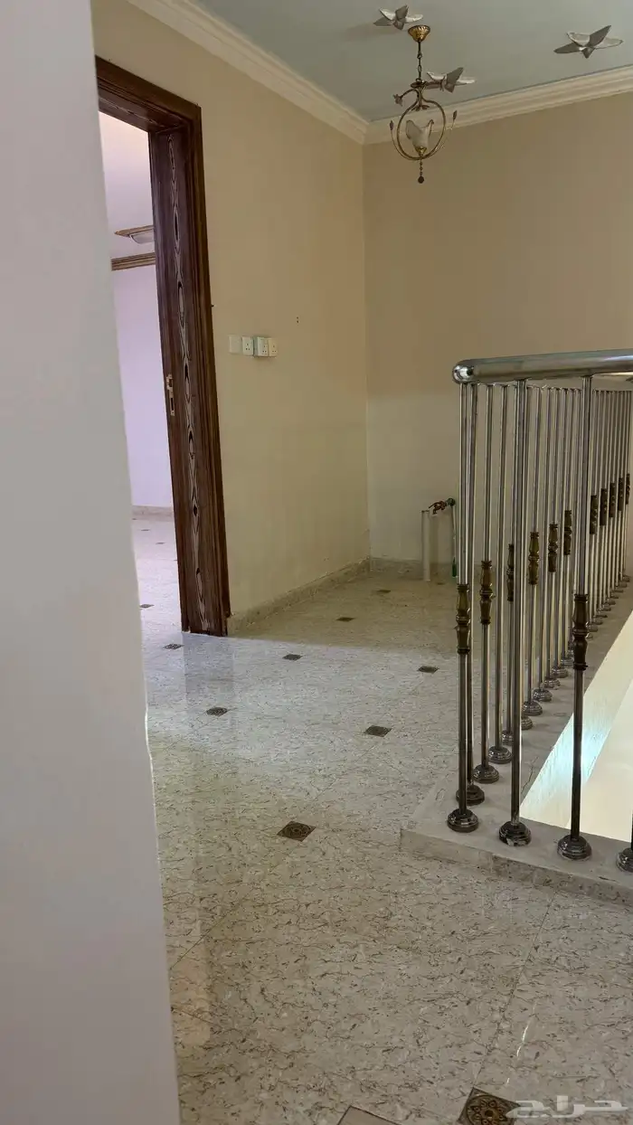 للايجار دور علوي بحي سلطانه 5