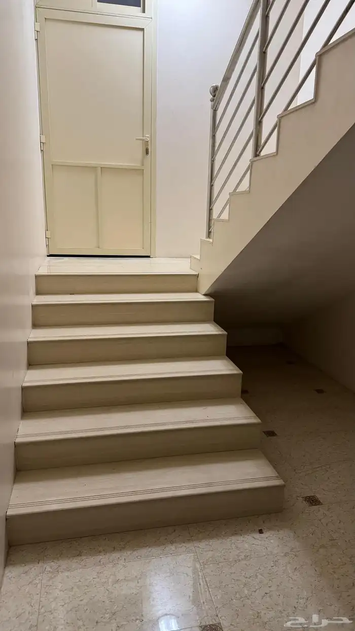 للايجار دور علوي بحي سلطانه 29