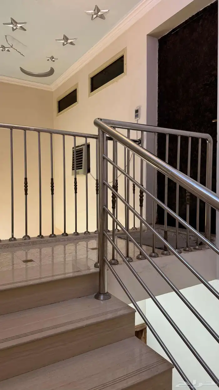 للايجار دور علوي بحي سلطانه 14