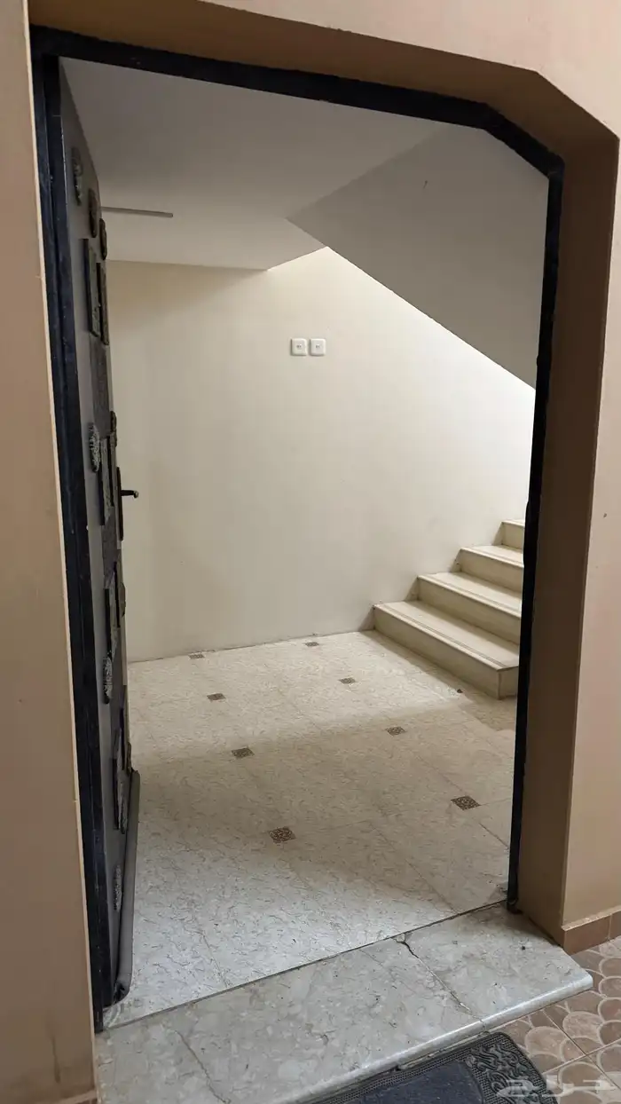 للايجار دور علوي بحي سلطانه 28